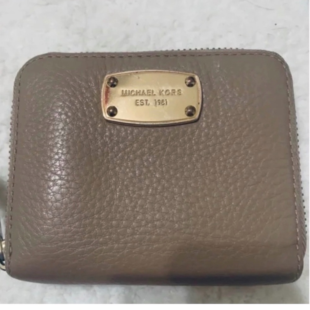 ♦️♦️FLASHSALE Michael Kors Zippy Pebble Leather Wallet